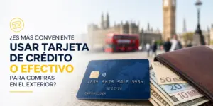 Cartão de crédito azul e carteira com notas em Londres, 2026.