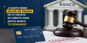 cartão de crédito, martelo e documento de demanda em cena financeira